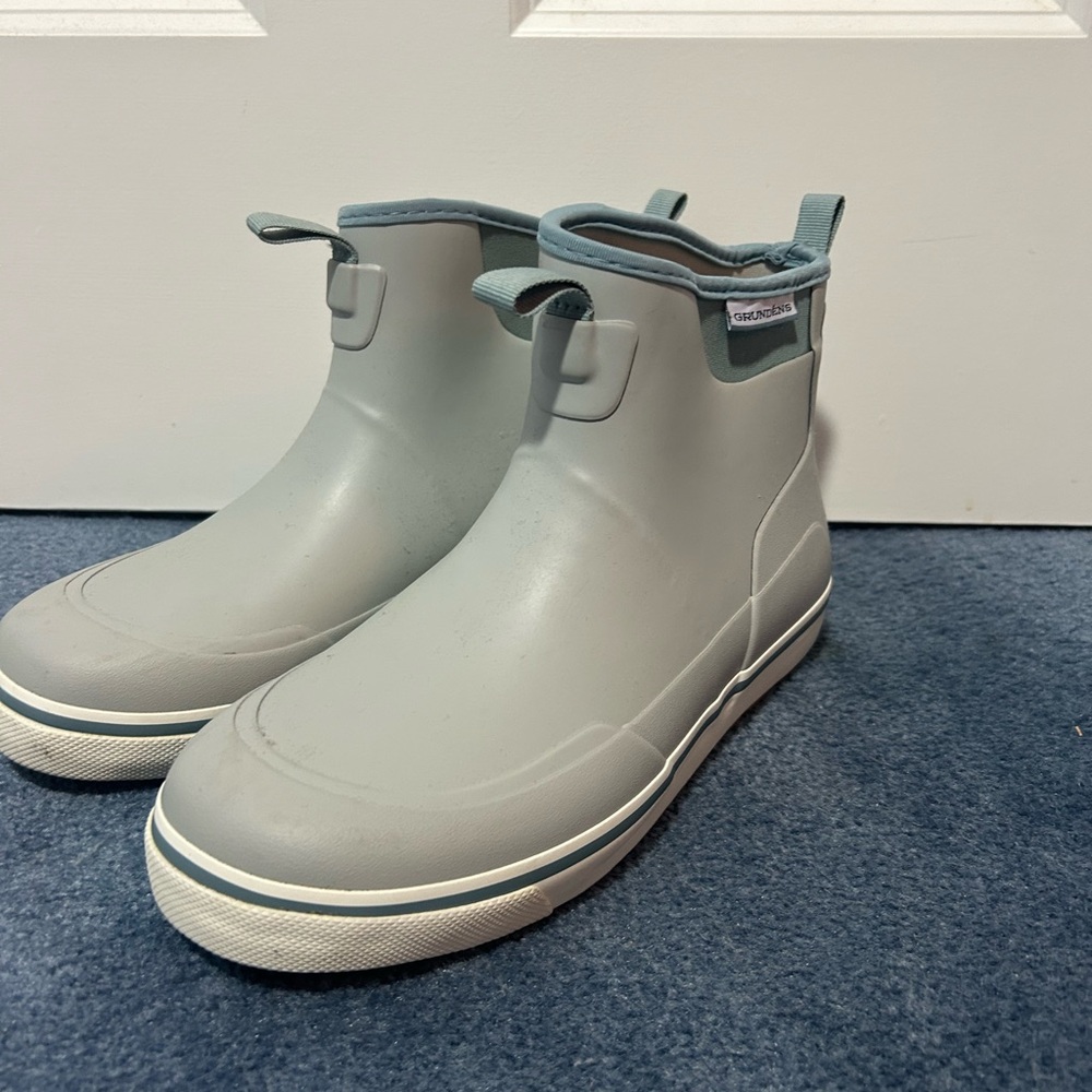 Grunden’s Blue Deck Boots
